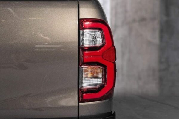 Toyota HiLux – Image 10