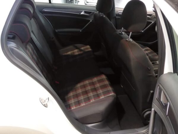 Volkswagen Golf GTI – Image 12