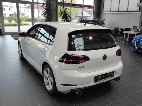 Volkswagen Golf GTI – Image 15