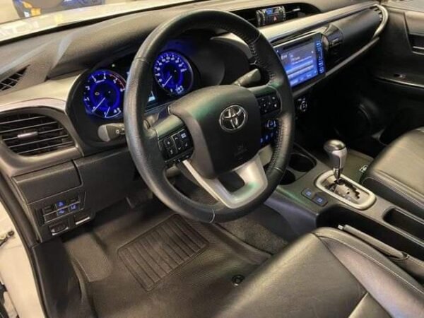 Toyota HiLux – Image 13