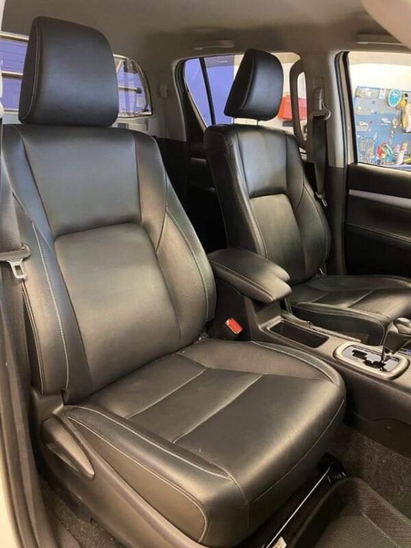 Toyota HiLux – Image 12