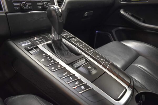 Porsche Macan S – Image 20