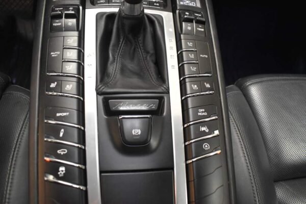 Porsche Macan S – Image 19