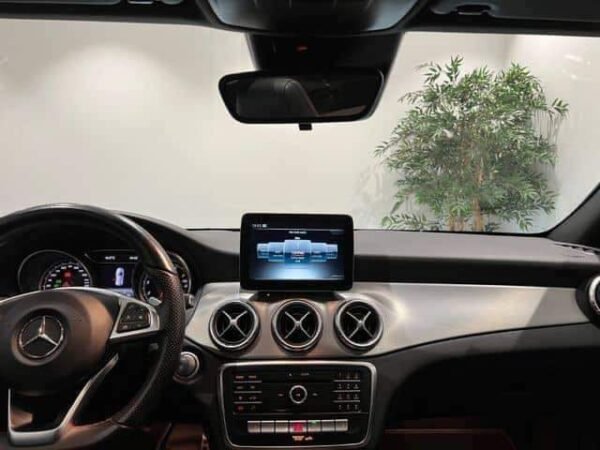 Mercedes-Benz CLA 180 – Image 20