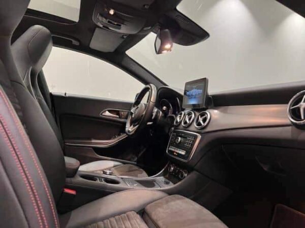 Mercedes-Benz CLA 180 – Image 24