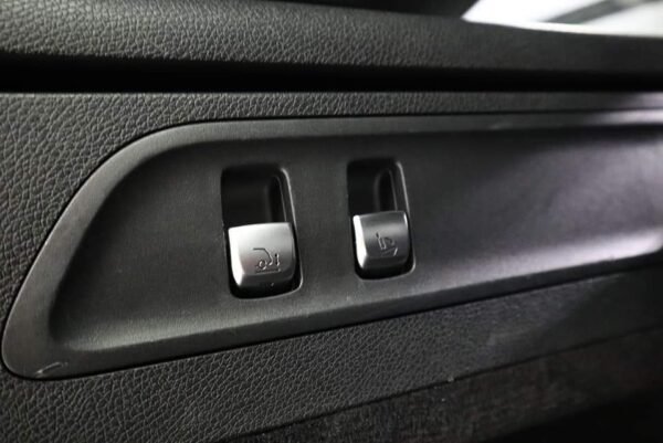 Mercedes-Benz GLC 350e – Image 17