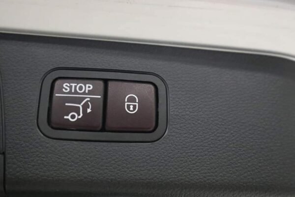 Mercedes-Benz GLC 350e – Image 15