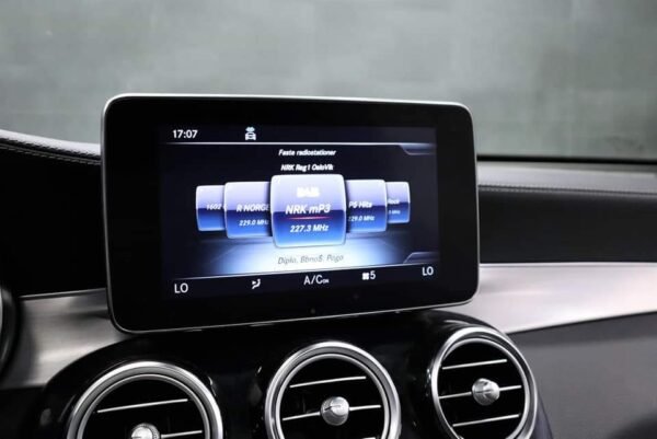 Mercedes-Benz GLC 350e – Image 14