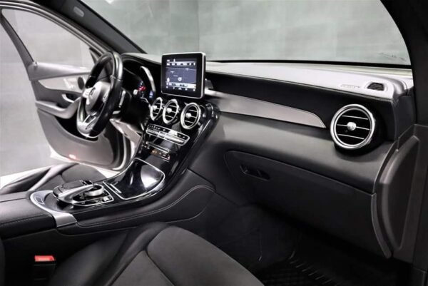 Mercedes-Benz GLC 350e – Image 21