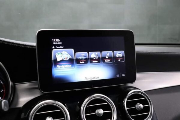 Mercedes-Benz GLC 350e – Image 19