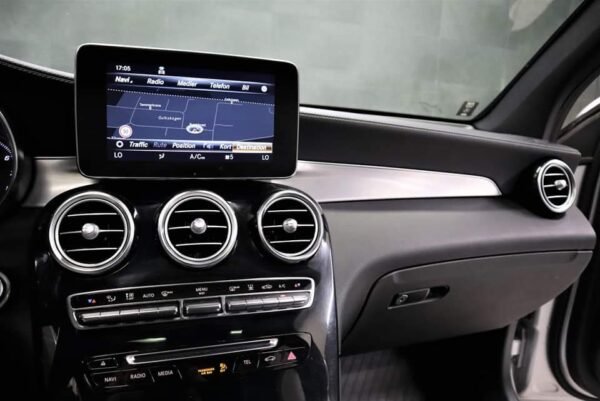 Mercedes-Benz GLC 350e – Image 26