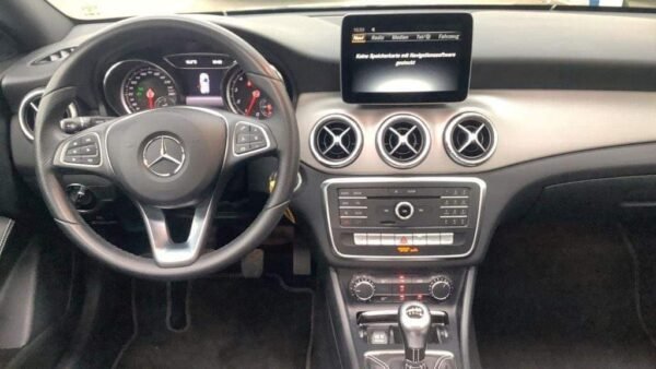 Mercedes-Benz CLA 180 – Image 8