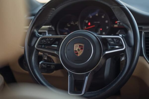 Porsche Macan – Image 11