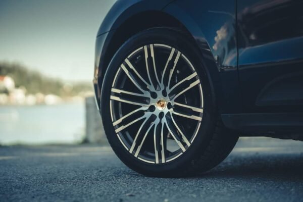 Porsche Macan – Image 8