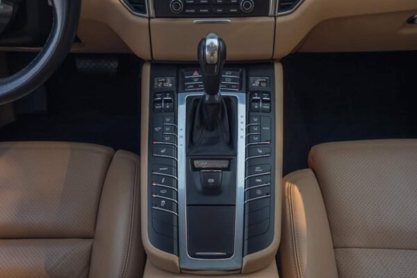 Porsche Macan – Image 14