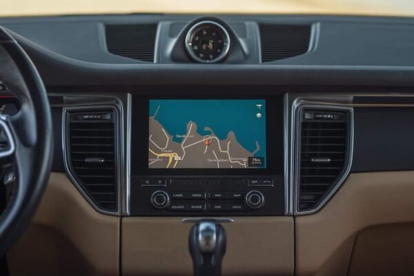 Porsche Macan – Image 24