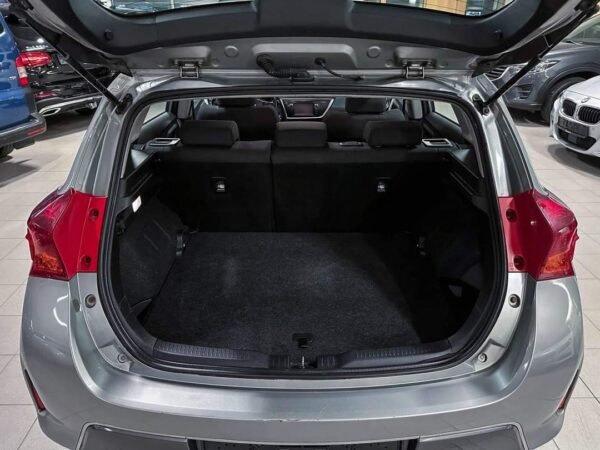 Toyota Auris – Image 10