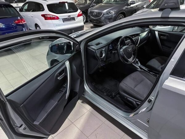 Toyota Auris – Image 9