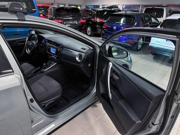 Toyota Auris – Image 14