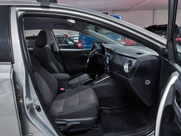 Toyota Auris – Image 13