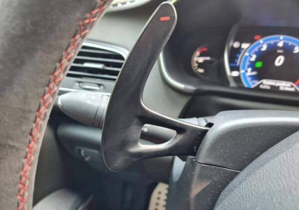 Renault Megane – Image 18