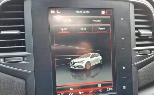 Renault Megane – Image 26