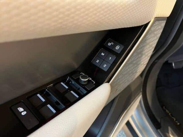 Range Rover Velar – Image 17