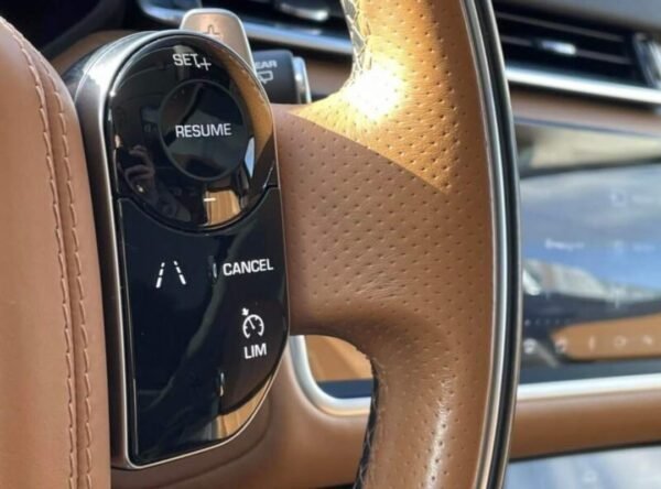 Land Rover Range Rover Velar Panorama HeadUp – Image 14