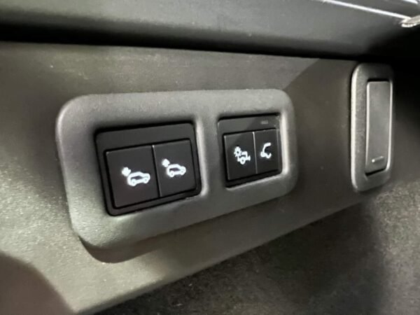 Range Rover Velar – Image 23