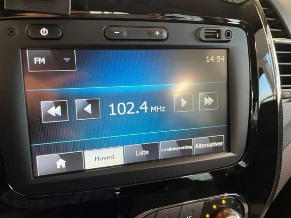 Renault Captur TCe 90 – Image 30