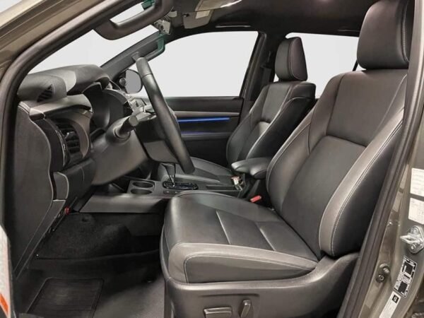 Toyota HiLux – Image 10