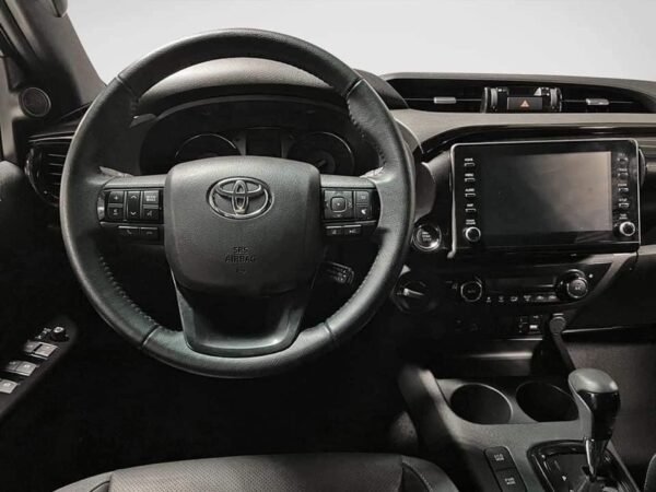 Toyota HiLux – Image 12