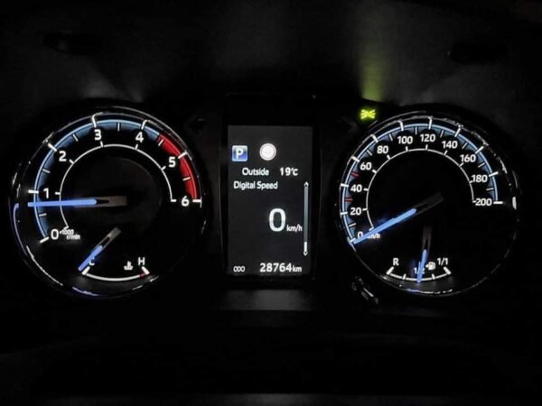 Toyota HiLux – Image 13