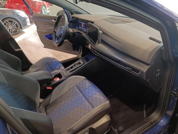 Volkswagen Golf 2.0 TSI R DSG 4Motion – Image 12