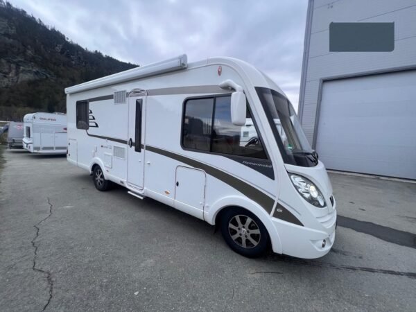 Intégral Hymer B698 3L / automatique / Ac bodel / Cellule solaire / antenne parabolique / Permis C poids lourd.