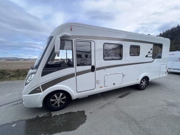 Intégral Hymer B698 3L / automatique / Ac bodel / Cellule solaire / antenne parabolique / Permis C poids lourd. – Image 2