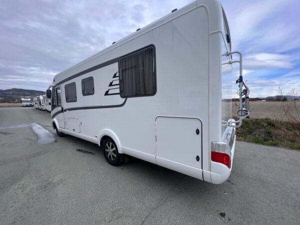 Intégral Hymer B698 3L / automatique / Ac bodel / Cellule solaire / antenne parabolique / Permis C poids lourd. – Image 3
