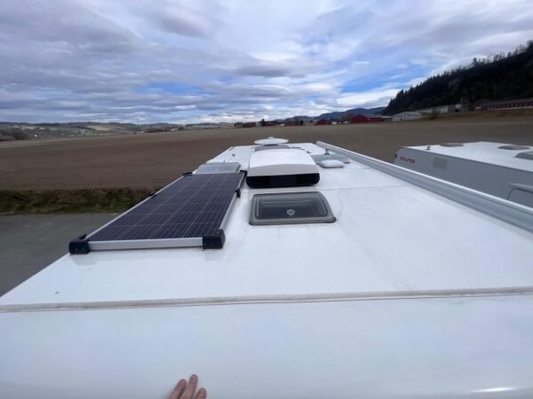 Intégral Hymer B698 3L / automatique / Ac bodel / Cellule solaire / antenne parabolique / Permis C poids lourd. – Image 4