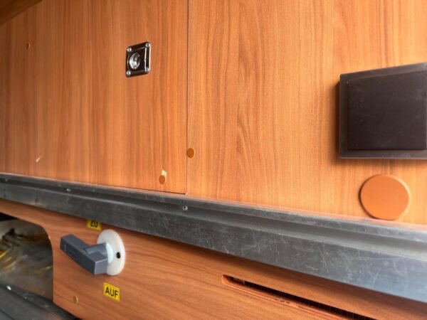 Intégral Hymer B698 3L / automatique / Ac bodel / Cellule solaire / antenne parabolique / Permis C poids lourd. – Image 12
