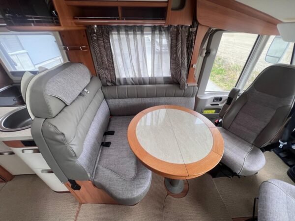 Intégral Hymer B698 3L / automatique / Ac bodel / Cellule solaire / antenne parabolique / Permis C poids lourd. – Image 14