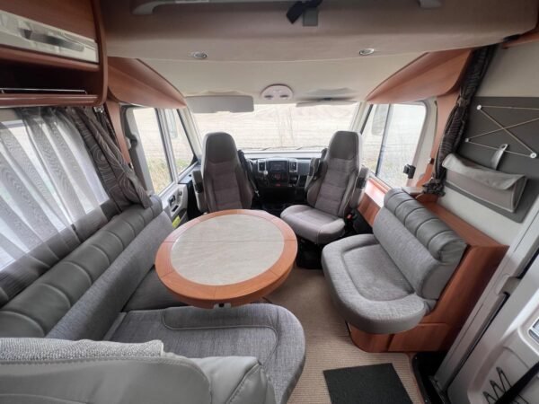 Intégral Hymer B698 3L / automatique / Ac bodel / Cellule solaire / antenne parabolique / Permis C poids lourd. – Image 15