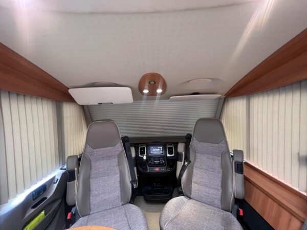 Intégral Hymer B698 3L / automatique / Ac bodel / Cellule solaire / antenne parabolique / Permis C poids lourd. – Image 16