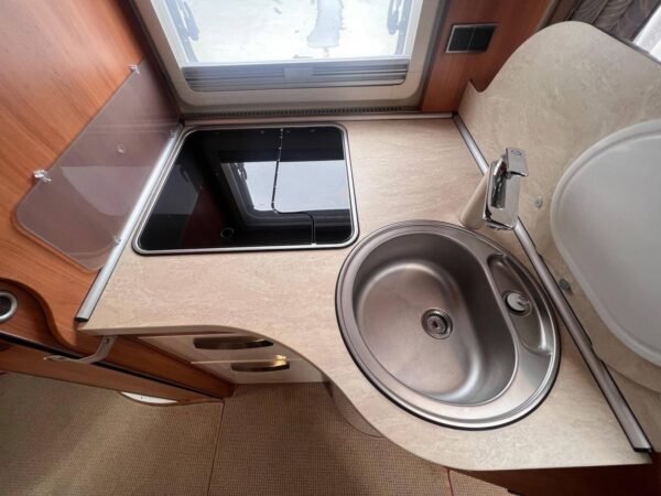 Intégral Hymer B698 3L / automatique / Ac bodel / Cellule solaire / antenne parabolique / Permis C poids lourd. – Image 21