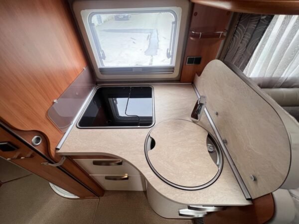 Intégral Hymer B698 3L / automatique / Ac bodel / Cellule solaire / antenne parabolique / Permis C poids lourd. – Image 22