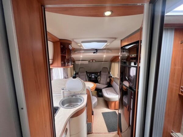 Intégral Hymer B698 3L / automatique / Ac bodel / Cellule solaire / antenne parabolique / Permis C poids lourd. – Image 23