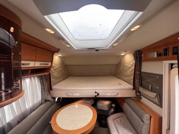Intégral Hymer B698 3L / automatique / Ac bodel / Cellule solaire / antenne parabolique / Permis C poids lourd. – Image 24