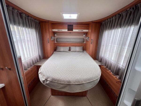 Intégral Hymer B698 3L / automatique / Ac bodel / Cellule solaire / antenne parabolique / Permis C poids lourd. – Image 25