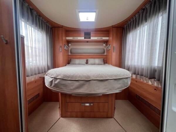 Intégral Hymer B698 3L / automatique / Ac bodel / Cellule solaire / antenne parabolique / Permis C poids lourd. – Image 26