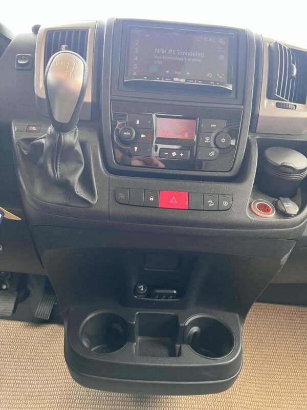 Intégral Hymer B698 3L / automatique / Ac bodel / Cellule solaire / antenne parabolique / Permis C poids lourd. – Image 38