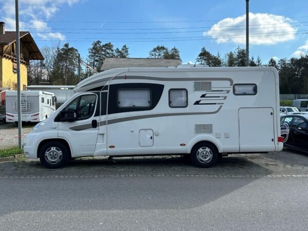 Camping-car HYMER Tramp 614 CL Fiat 3.0 177PS (Semi-intégré) – Image 4